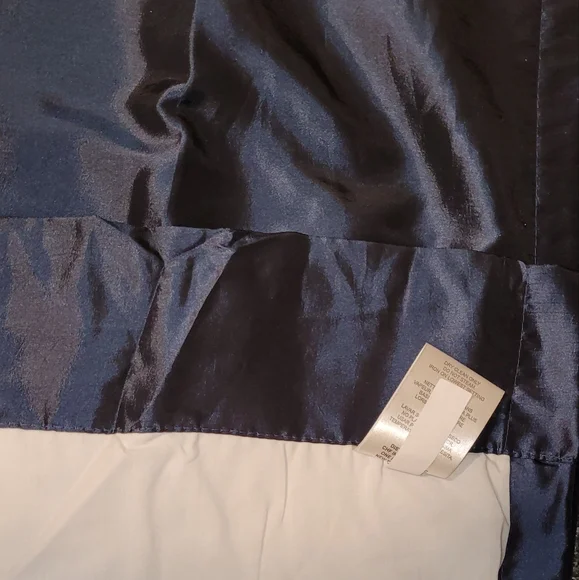 Valance - Picture 2 of 3